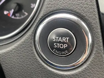 Nissan Qashqai  incalzire parbriz  inmatriculata  camera 360