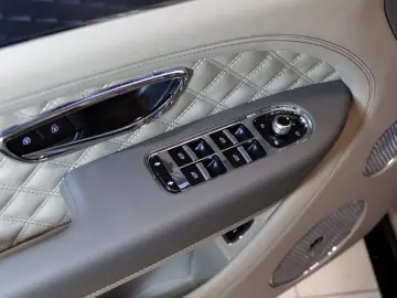 BENTLEY Bentayga V8 S 4WD MASS 360 ST-HT VENT