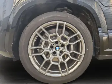 BMW XM 50e  AHK H K HUD IconicGlow Au