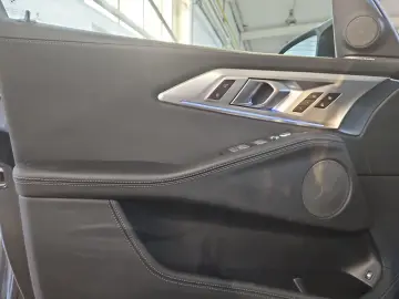 BMW XM 50e  AHK H K HUD IconicGlow Au