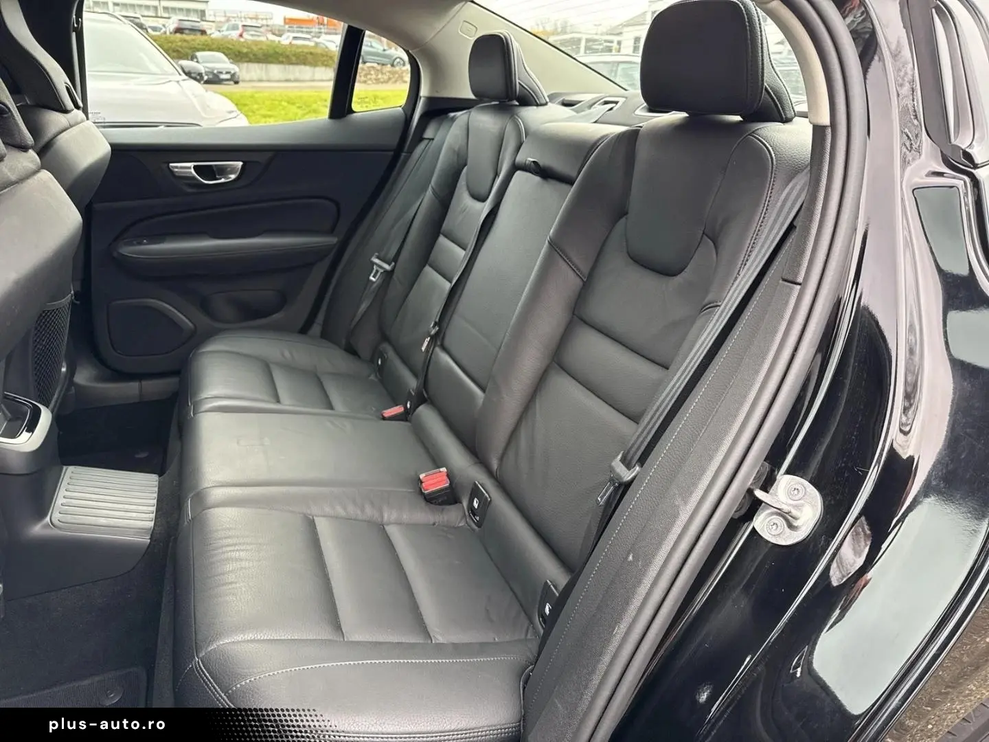 Volvo S60 Plus Dark Recharge Plug-In Hybrid AWD