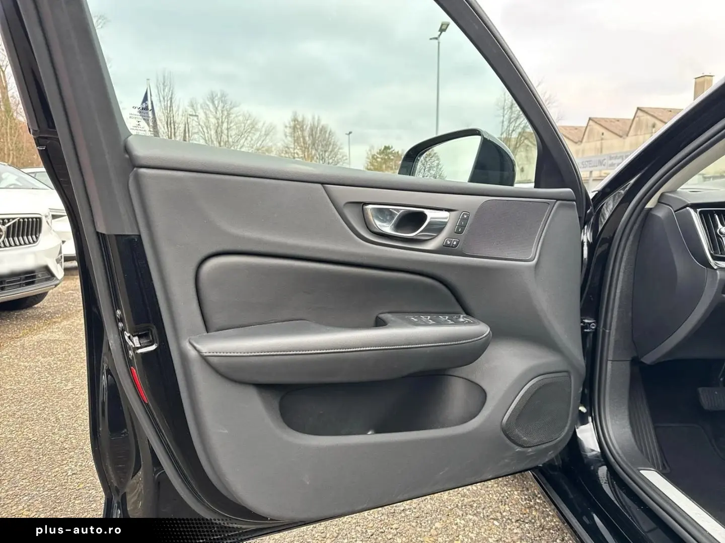 Volvo S60 Plus Dark Recharge Plug-In Hybrid AWD