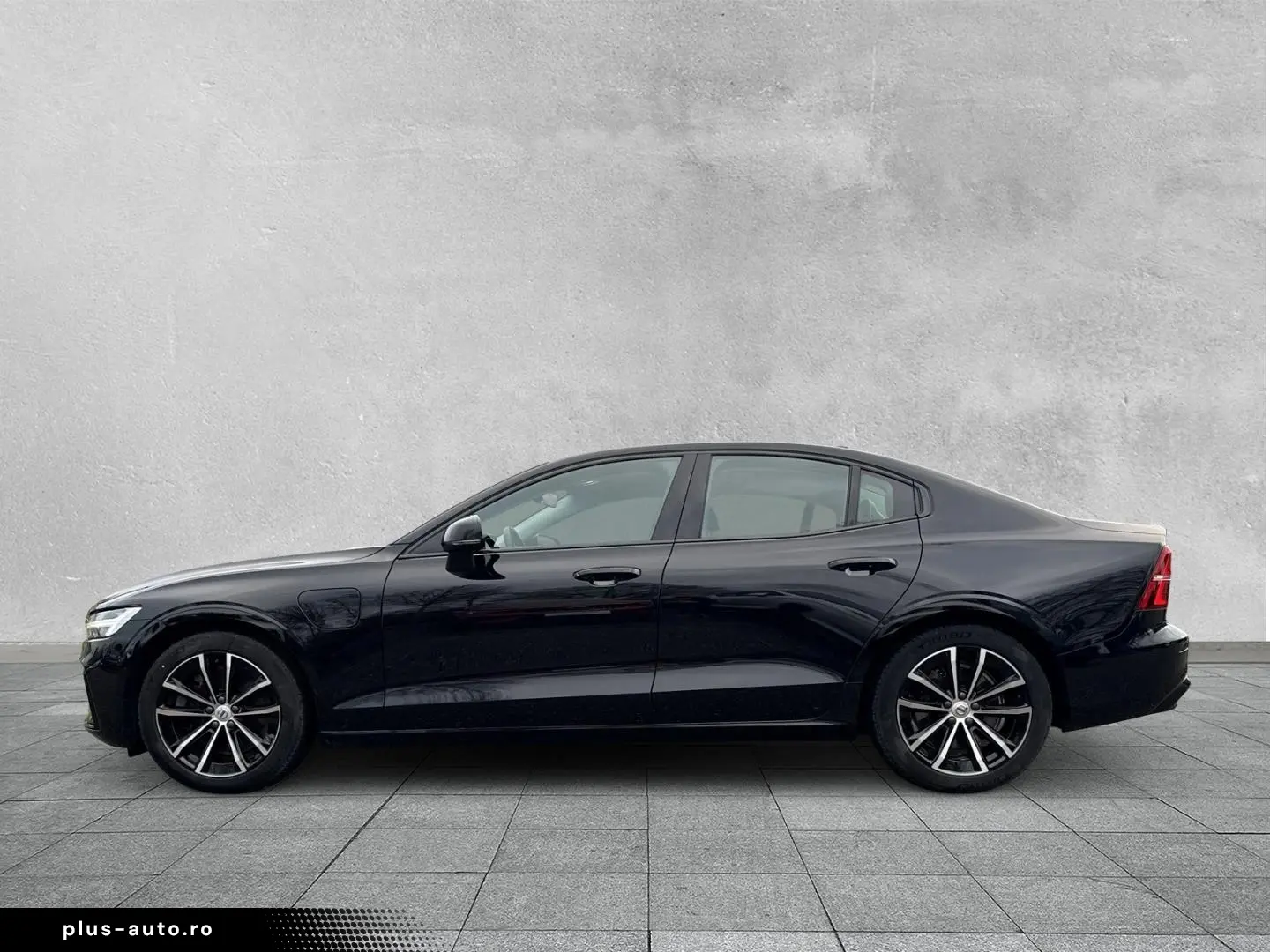 Volvo S60 Plus Dark Recharge Plug-In Hybrid AWD