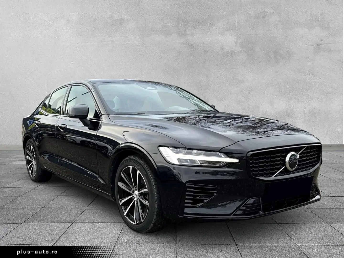 Volvo S60 Plus Dark Recharge Plug-In Hybrid AWD