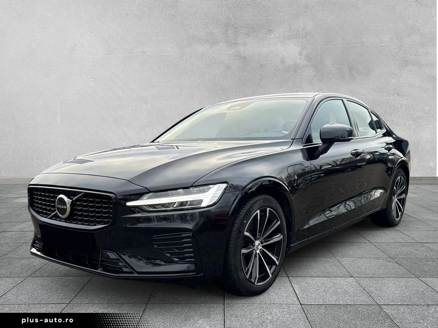 Volvo S60 Plus Dark Recharge Plug-In Hybrid AWD