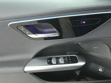 MERCEDES-BENZ C 200  Avantgarde Adv WinterP AHK 360  AR-Navi