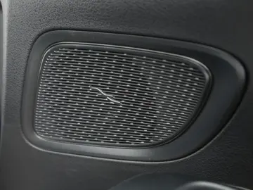 MERCEDES-BENZ C 200  Avantgarde Adv WinterP AHK 360  AR-Navi