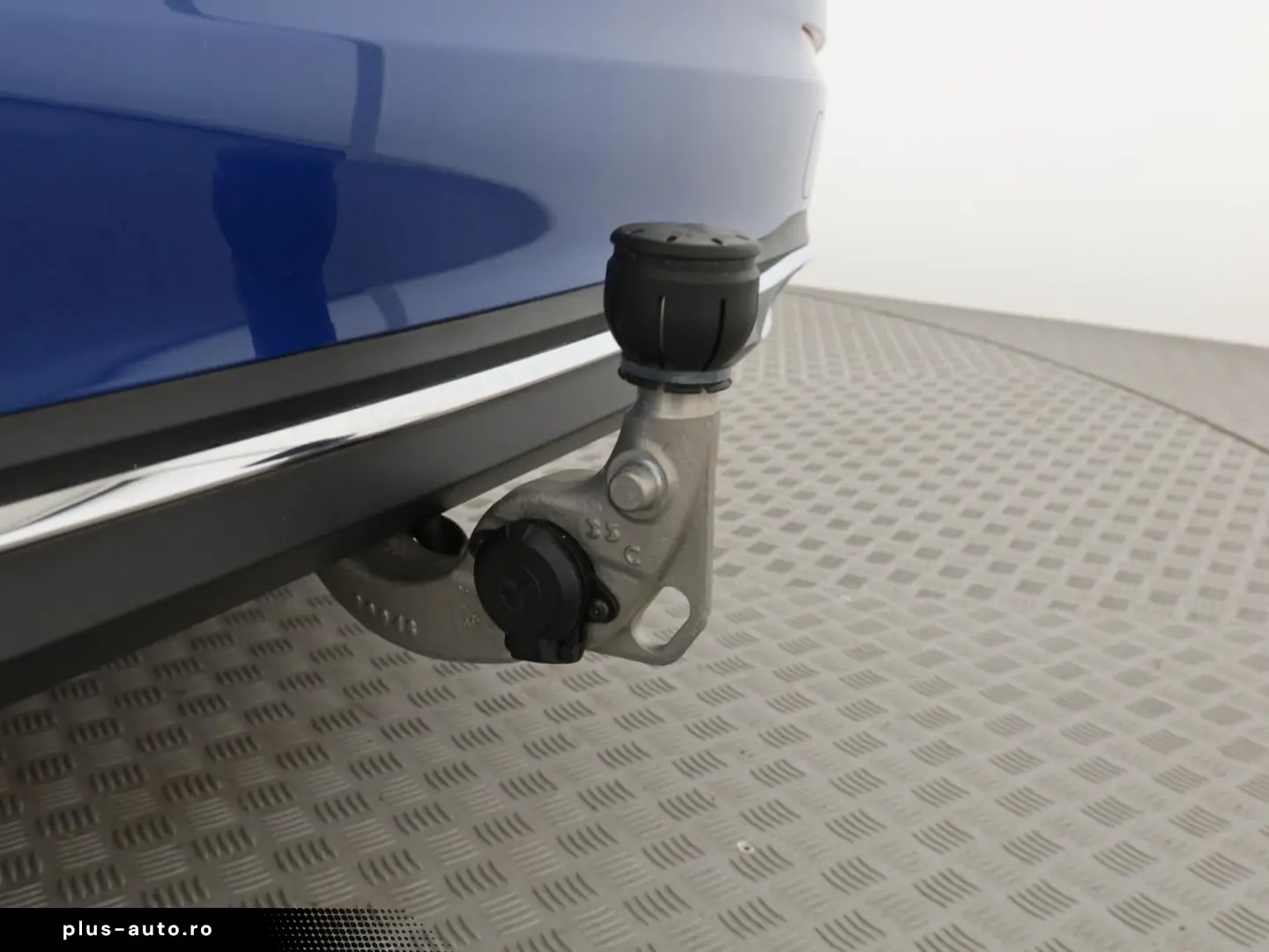 MERCEDES-BENZ C 200  Avantgarde Adv WinterP AHK 360  AR-Navi