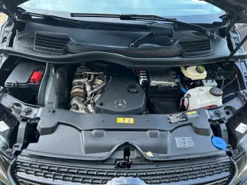 MERCEDES-BENZ V 300 d STYLE Lang 9GT LED AHK DISTR NAVI KAM