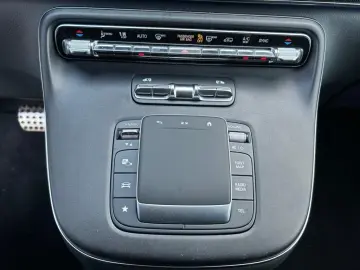 MERCEDES-BENZ V 300 d STYLE Lang 9GT LED AHK DISTR NAVI KAM