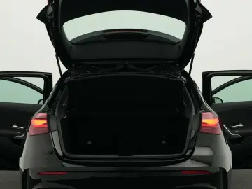 MERCEDES-BENZ A 200 d AMG-Line Distr Kamera Multi MBUX