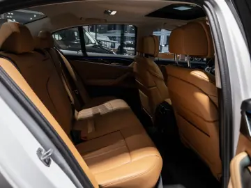 BMW 530e xDrive AHK HUD LED ACC W-LAN NAVI HGSD H K