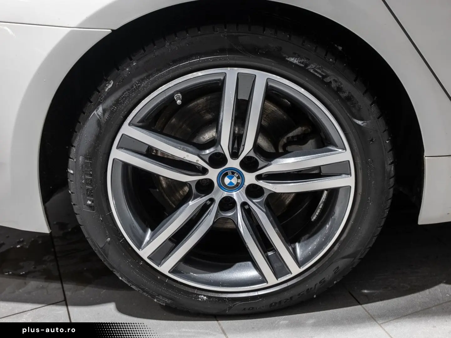 BMW 530e xDrive AHK HUD LED ACC W-LAN NAVI HGSD H K