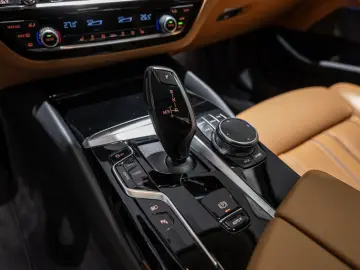 BMW 530e xDrive AHK HUD LED ACC W-LAN NAVI HGSD H K