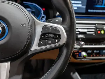 BMW 530e xDrive AHK HUD LED ACC W-LAN NAVI HGSD H K