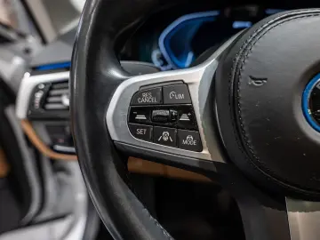 BMW 530e xDrive AHK HUD LED ACC W-LAN NAVI HGSD H K