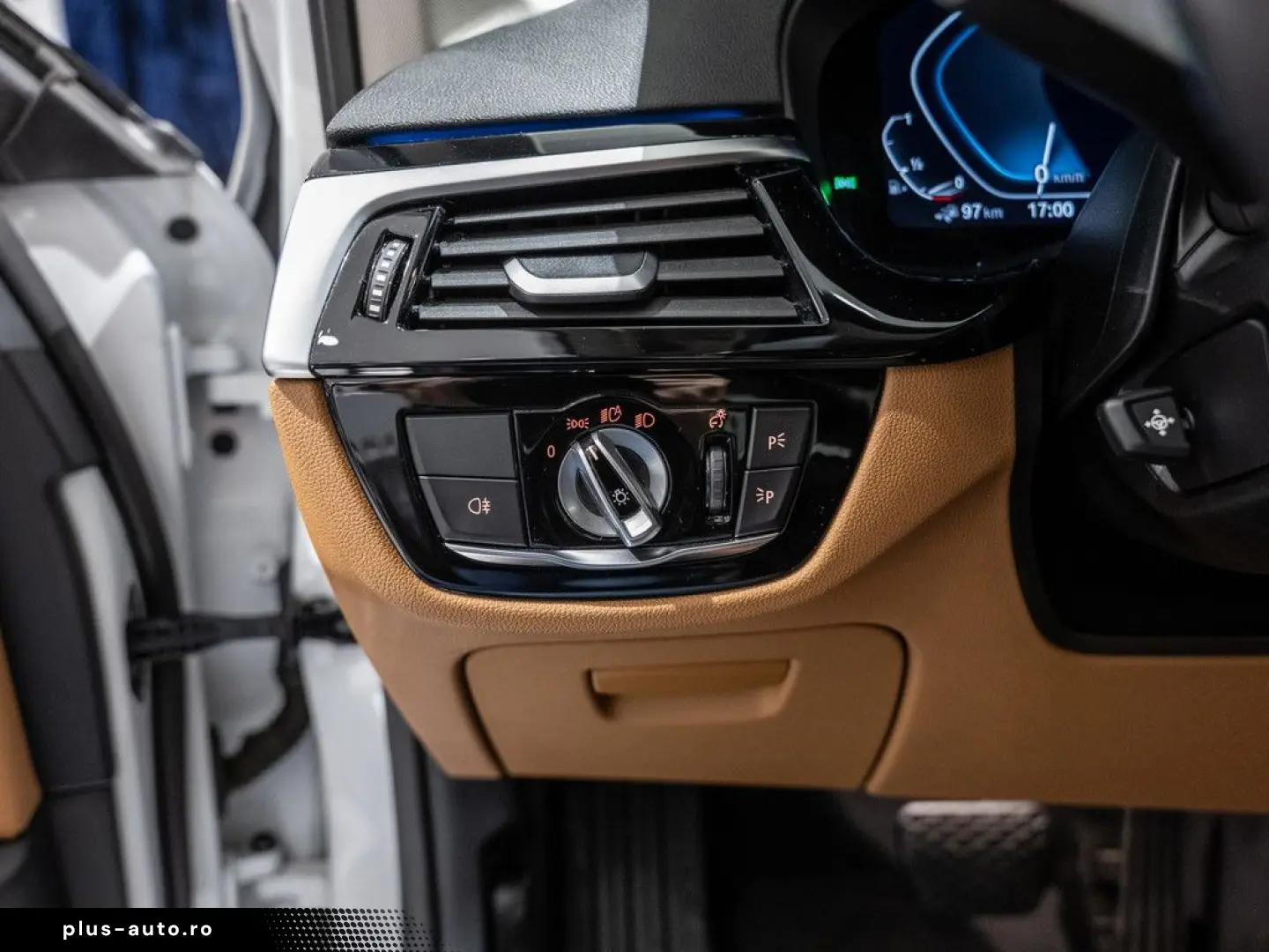 BMW 530e xDrive AHK HUD LED ACC W-LAN NAVI HGSD H K