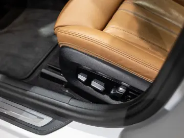 BMW 530e xDrive AHK HUD LED ACC W-LAN NAVI HGSD H K