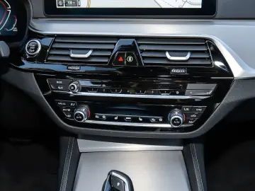 BMW 530d xDrive Luxury Line Limousine HuD LED Hifi A