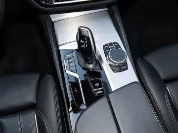 BMW 530d xDrive Luxury Line Limousine HuD LED Hifi A