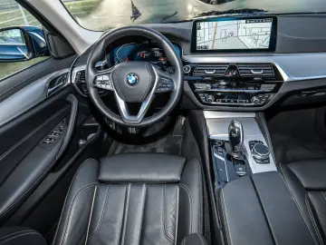 BMW 530d xDrive Luxury Line Limousine HuD LED Hifi A