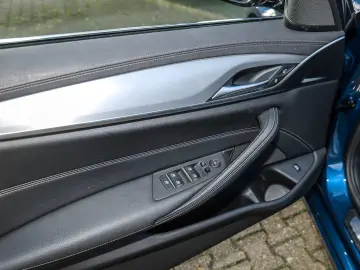 BMW 530d xDrive Luxury Line Limousine HuD LED Hifi A