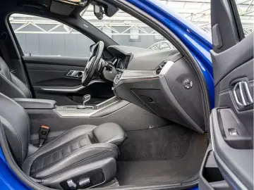 BMW 320d M-Sport AHK LED ACC NAVI KAMERA LEDER SHZ