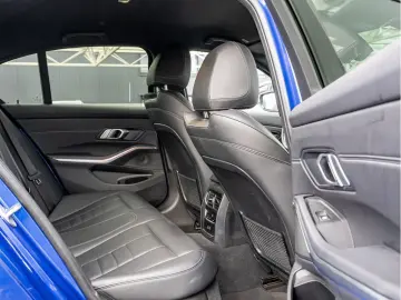 BMW 320d M-Sport AHK LED ACC NAVI KAMERA LEDER SHZ