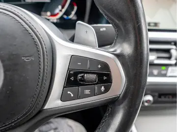 BMW 320d M-Sport AHK LED ACC NAVI KAMERA LEDER SHZ