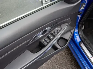 BMW 320d M-Sport AHK LED ACC NAVI KAMERA LEDER SHZ