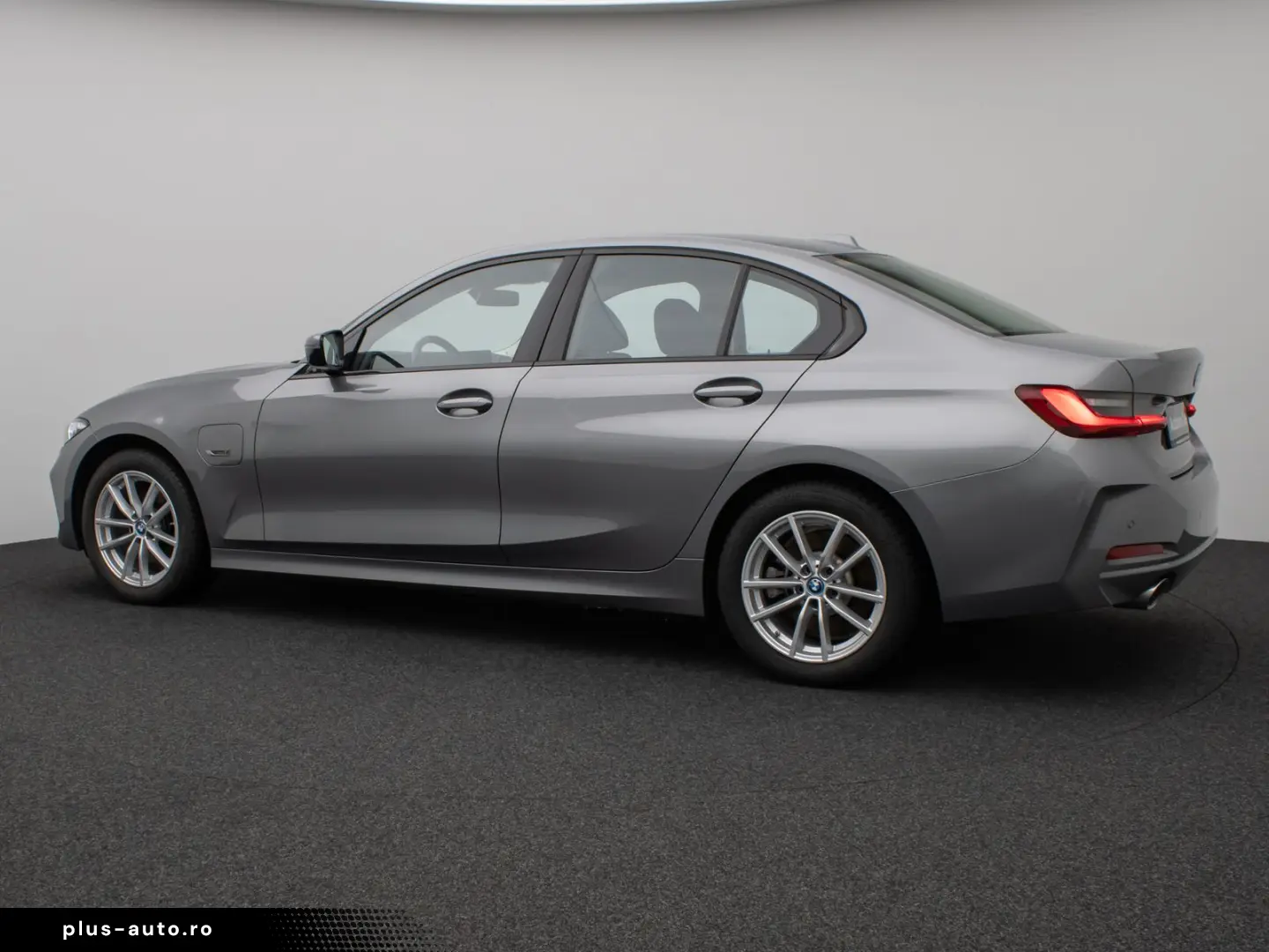 BMW 320e DAB HUD Komfort LED Sport Stop&Go 17Zoll