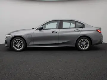 BMW 320e DAB HUD Komfort LED Sport Stop&Go 17Zoll