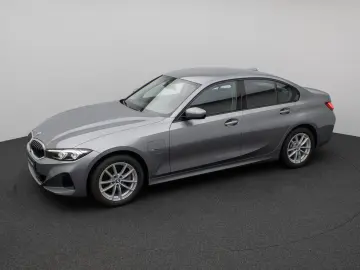 BMW 320e DAB HUD Komfort LED Sport Stop&Go 17Zoll