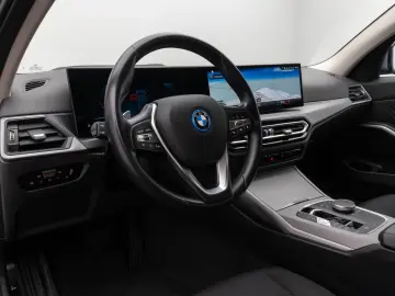 BMW 320e DAB HUD Komfort LED Sport Stop&Go 17Zoll