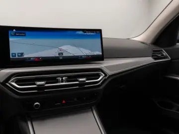 BMW 320e DAB HUD Komfort LED Sport Stop&Go 17Zoll