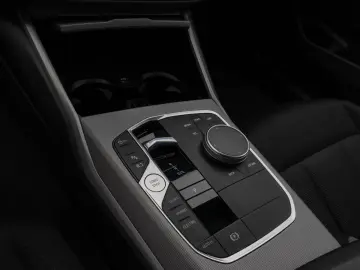 BMW 320e DAB HUD Komfort LED Sport Stop&Go 17Zoll