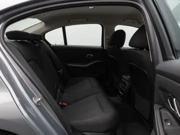 BMW 320e DAB HUD Komfort LED Sport Stop&Go 17Zoll