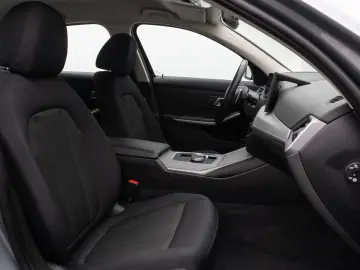 BMW 320e DAB HUD Komfort LED Sport Stop&Go 17Zoll