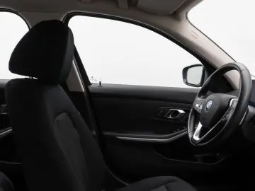 BMW 320e DAB HUD Komfort LED Sport Stop&Go 17Zoll