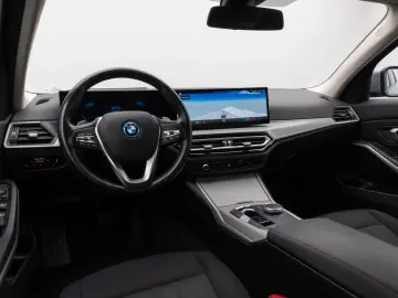 BMW 320e DAB HUD Komfort LED Sport Stop&Go 17Zoll
