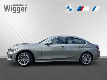 BMW 330 e Navigation LED RFK Sitzheizung Tempomat