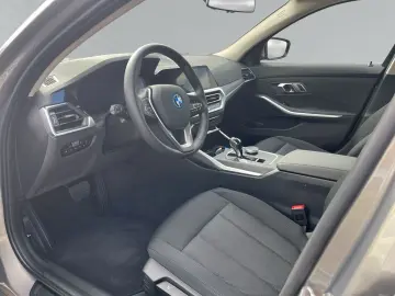 BMW 330 e Navigation LED RFK Sitzheizung Tempomat