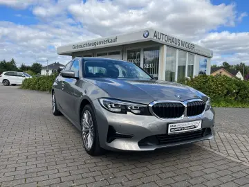 BMW 330 e Navigation LED RFK Sitzheizung Tempomat
