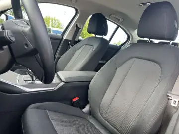 BMW 330 e Navigation LED RFK Sitzheizung Tempomat