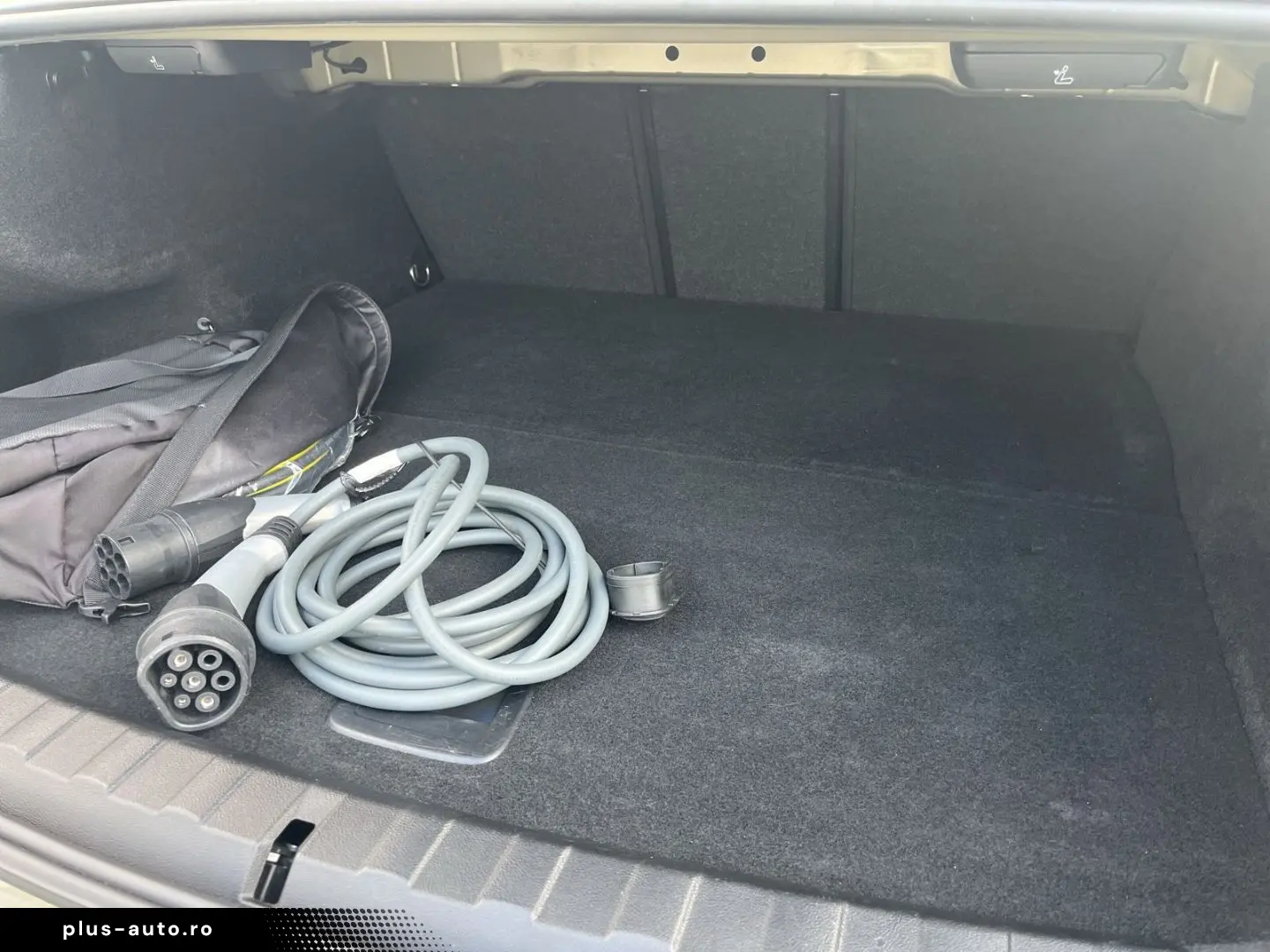 BMW 330 e Navigation LED RFK Sitzheizung Tempomat