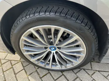 BMW 330 e Navigation LED RFK Sitzheizung Tempomat