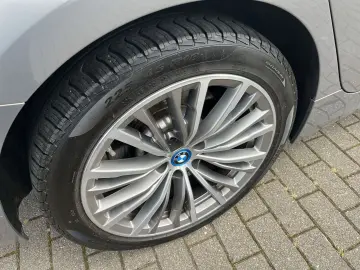 BMW 330 e Navigation LED RFK Sitzheizung Tempomat