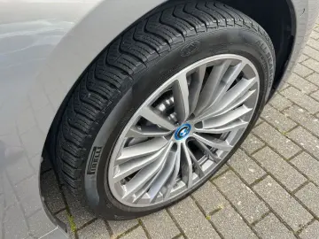 BMW 330 e Navigation LED RFK Sitzheizung Tempomat