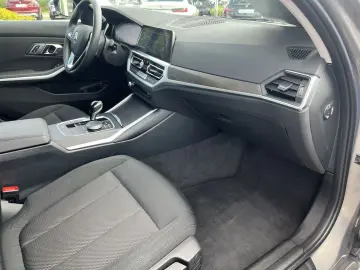 BMW 330 e Navigation LED RFK Sitzheizung Tempomat