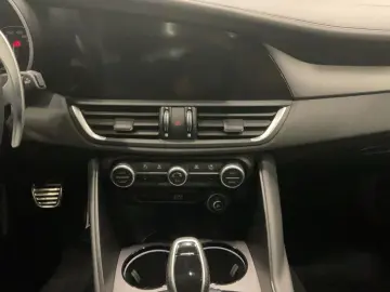 ALFA ROMEO Giulia Veloce 2.0 Turbo 16V SHD Navi Kamera Allw